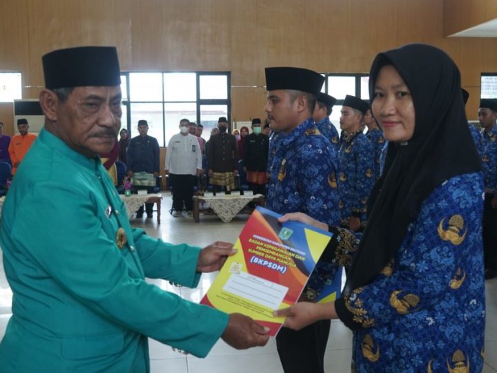 Lantik PNS, Bupati Ingatkan Tidak Lupa Sumpah Jabatan