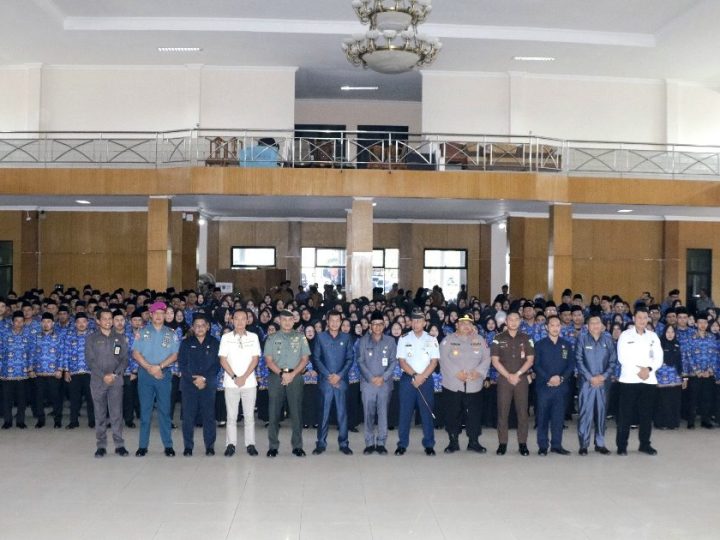 Bupati Kukuhkan Kepala SD, PPPK Tahap I dan CPNS Pemkab Belitung