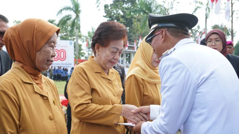 Pemkab Belitung Berikan Penghargaan Untuk Keluarga Pejuang Pada HUT RI