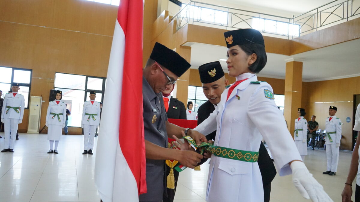 Bupati Kukuhkan 32 Anggota Paskibraka Kabupaten Belitung Tahun 2025