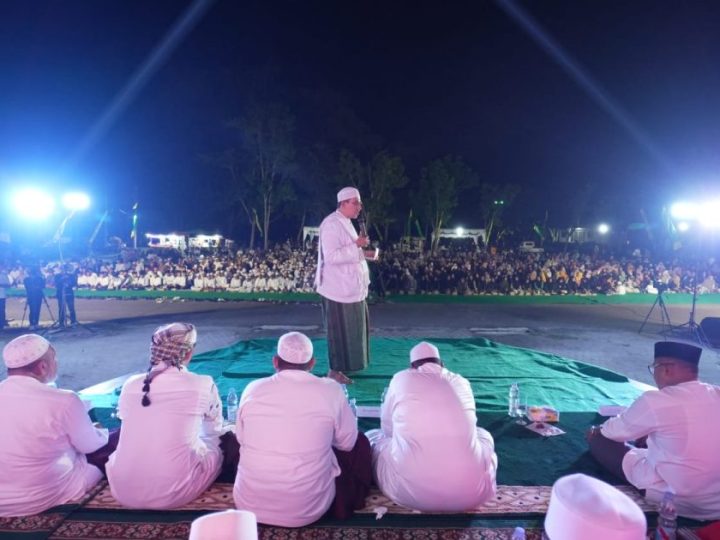 Ratusan Jamaah Hadiri Maulid Akbar di Pantai Tanjung Pendam