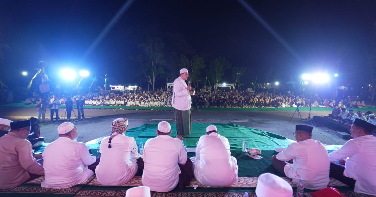 Ratusan Jamaah Hadiri Maulid Akbar di Pantai Tanjung Pendam