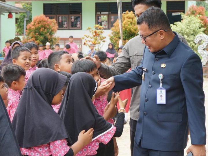 Wabup Tinjau SD 30 Membalong, Diskusikan Penyelesaian Lahan Sekolah