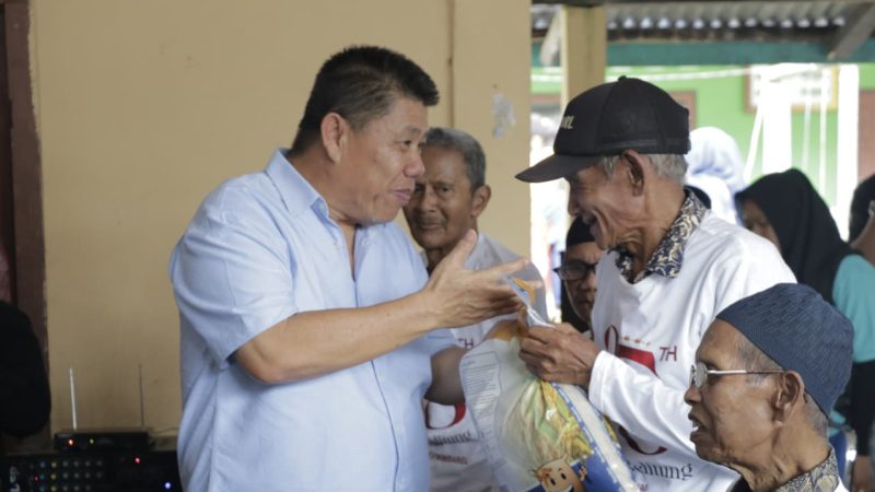 Ratusan Warga Desa Pelepak Puteh Terima Bantuan Sembako Peringatan Hari Jadi Provinsi Babel