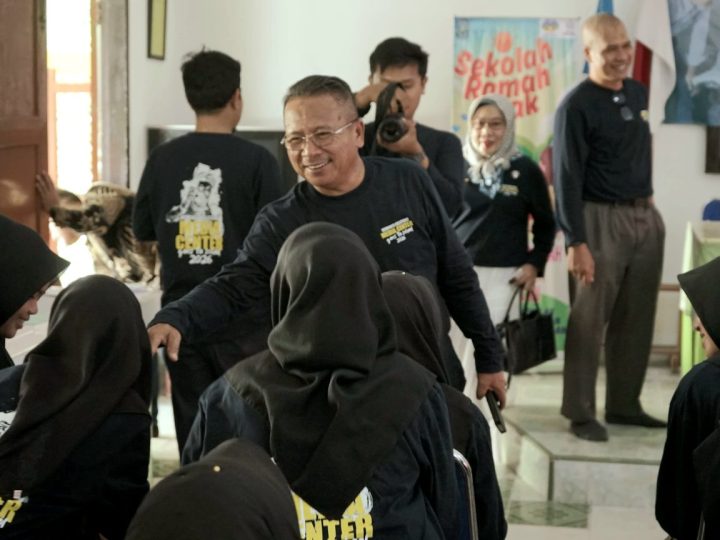 Dorong Generasi Muda Manfaatkan Smartphone Dengan Positif, Diskominfo Selenggarakan Media Center Goes to Shool di SMP N 1 Badau