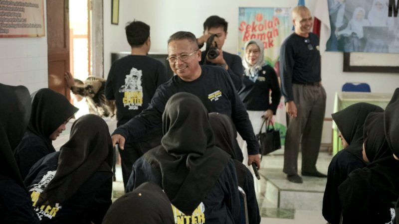 Dorong Generasi Muda Manfaatkan Smartphone Dengan Positif, Diskominfo Selenggarakan Media Center Goes to Shool di SMP N 1 Badau
