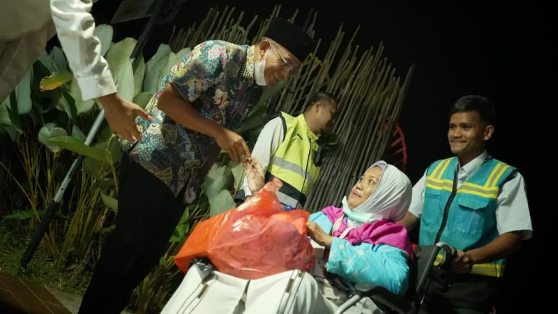 42 Jamaah Haji Asal Belitung Tiba Dengan Selamat, Disambut Bupati di Bandara HAS Hanandjoeddin