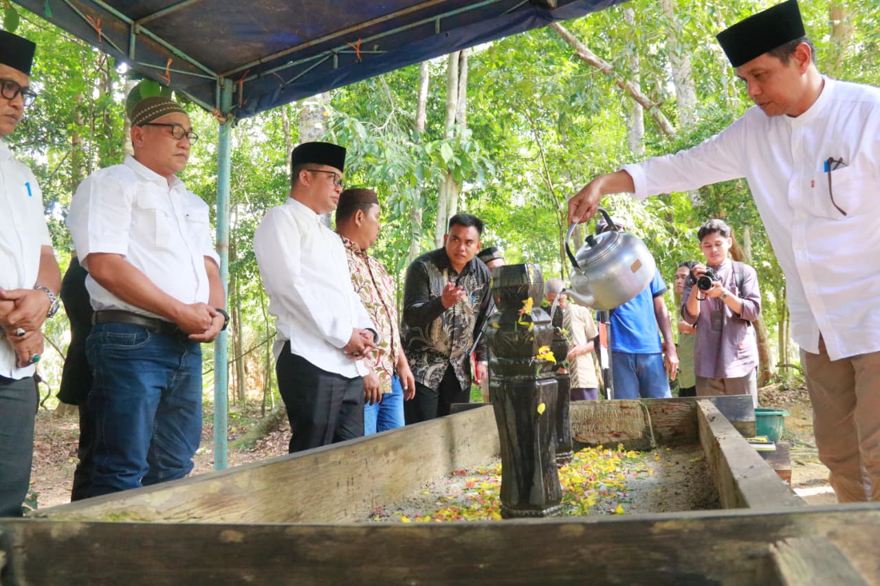 Wabup Belitung Bakal Upayakan Perbaikan Kawasan Makam K.A. Rahad