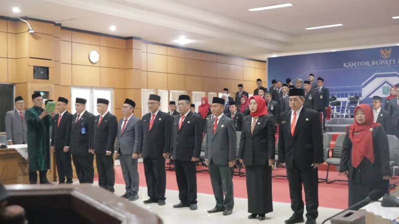Bupati Belitung Lantik Inspektur, Kepala Dinas Ketahanan Pangan dan Pertanian Serta 8 Pejabat Administrator