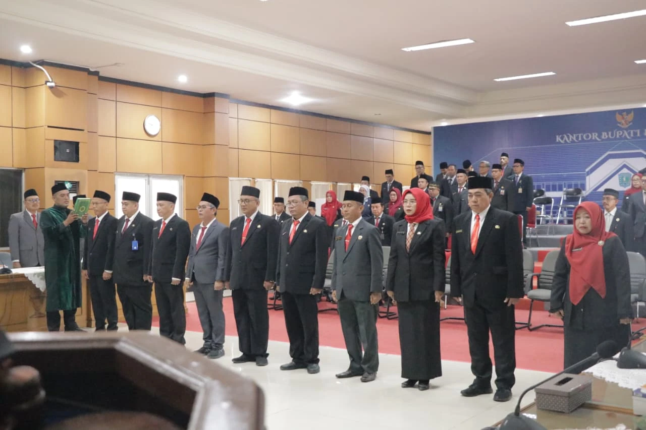 Bupati Belitung Lantik Inspektur, Kepala Dinas Ketahanan Pangan dan Pertanian Serta 8 Pejabat Administrator