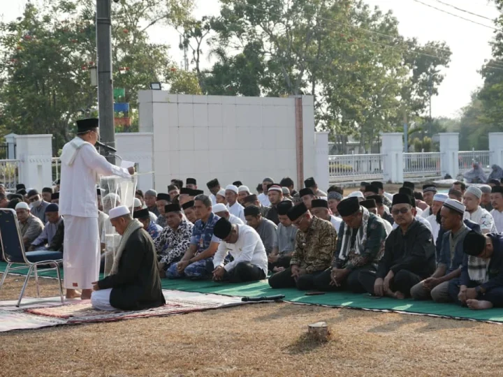 Nyaris 3 Bulan Tanpa Hujan, Masyarakat Belitung Lakukan Sholat Istisqa Berjamaaah
